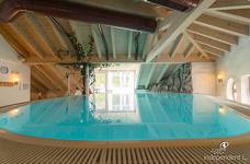 Wellness Hotel Engel - Piscina coperta nel sottotetto